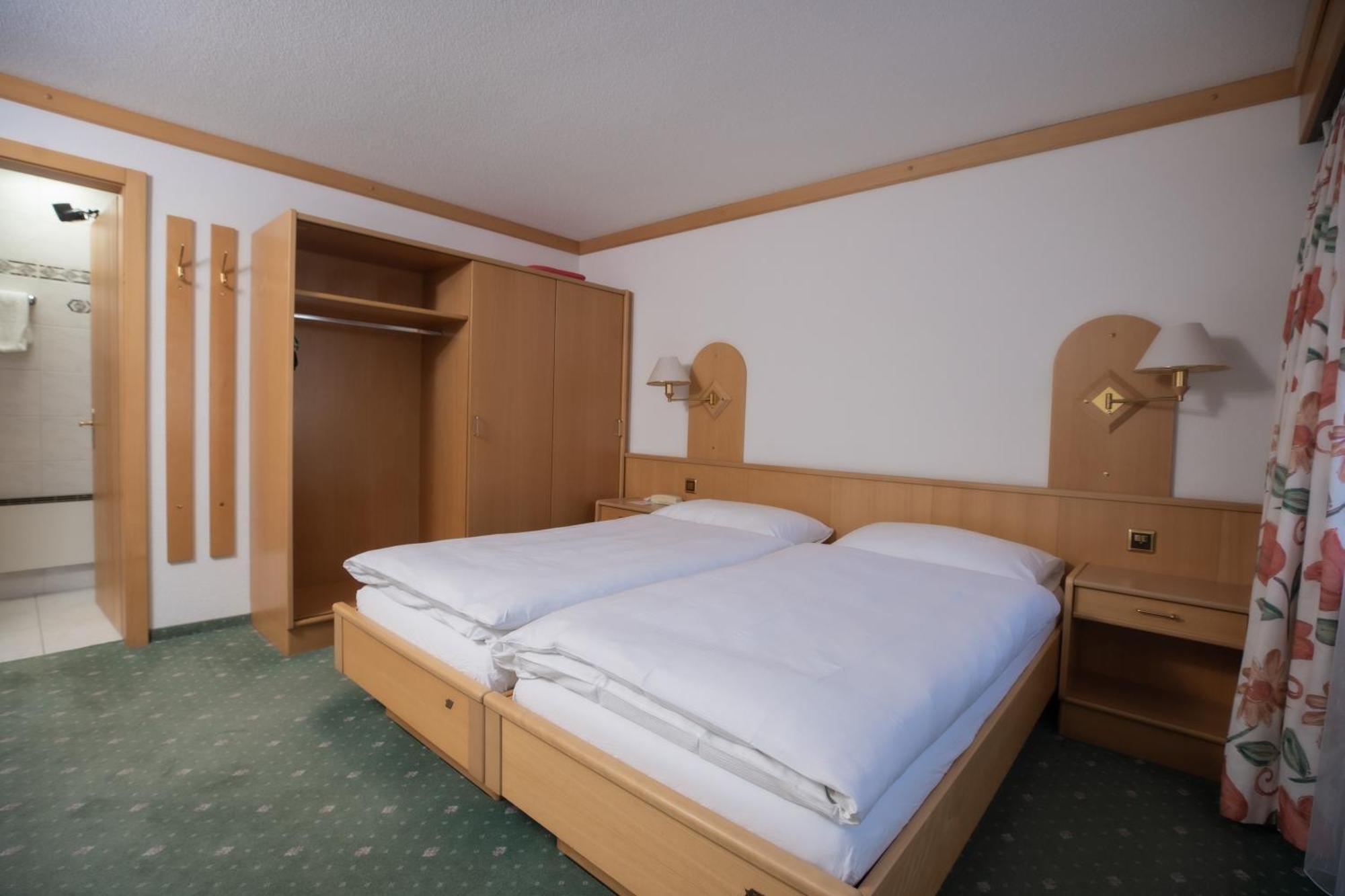 Hotel Alpenhof 사스-알마겔 외부 사진